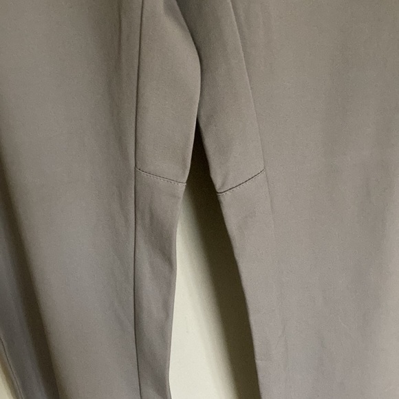 Light Grey Pants with Side Zipper By Alfani size 16 - Picture 4 of 9